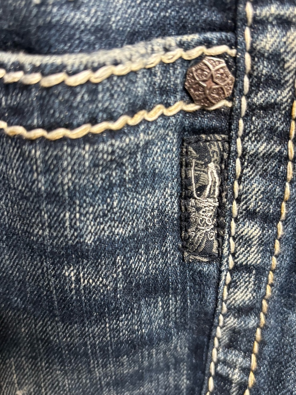 SILVER Jeans Womans Twisted
Jeans Bootcut Size 30x31 Excellent Low
Rise - Picture 7 of 8